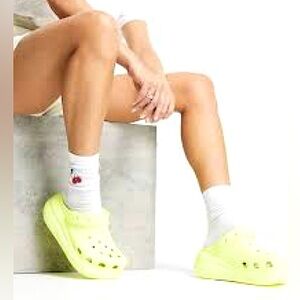 😎 NWT New CROCS Classic Crush Light Yellow Clog M3/W5 Platform 5